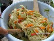Zeleninový salát se špagetami